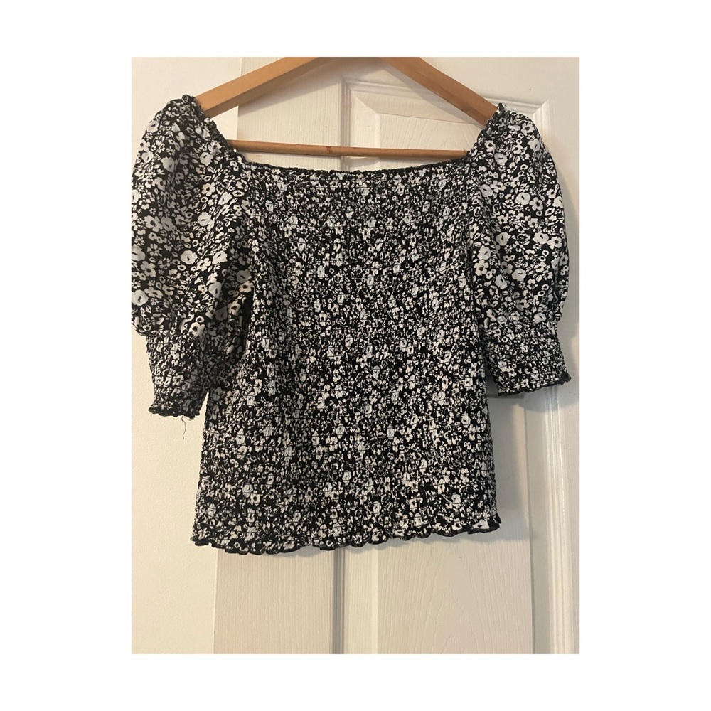 Laundry By Shelli Segal Black and White Smocked Ruffled Blouse